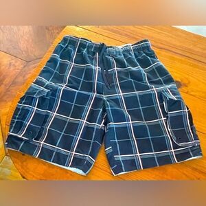 XL Arizona Jean Company blue white pocketed plaid swim trunks